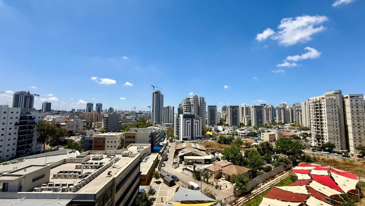 למכירה 5 חדרים מרווחת בנוה גן לכניסה קרובה עם ממ