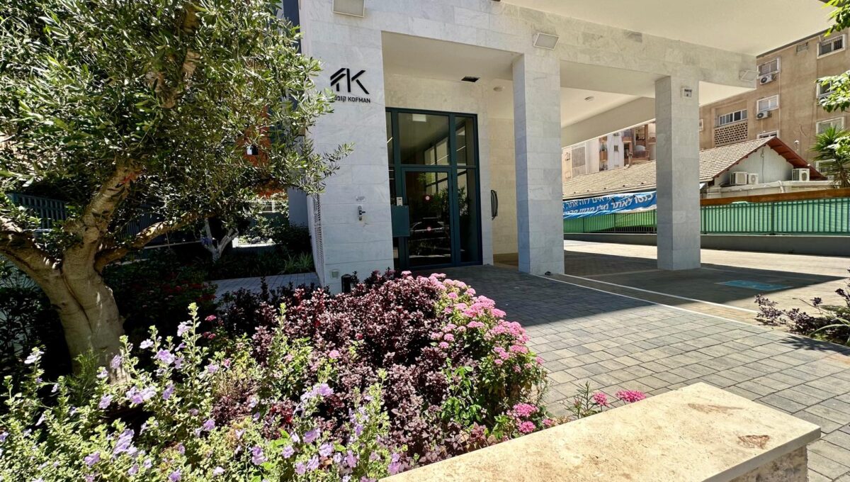 למכירה 4 חדרים עם ממד לכניסה מידית ליד הרכבת הקלה בפתח תקווה